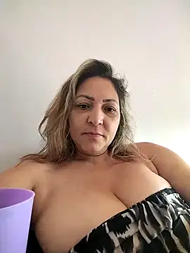 Snapshot of Lunita86 chatting on February 9, 2026, 1:20 pm Lunita86 online show from February 9, 2026, 1:20 pm