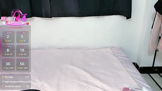 Xiaoxiao-258 online show from December 5, 2025, 1:32 pm