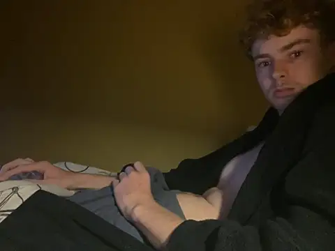 Snapshot of Randy9222 chatting on October 3, 2025, 8:32 pm Randy9222 online show from October 3, 2025, 8:32 pm