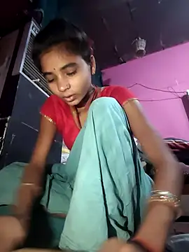 Snapshot of R_Roshni chatting on January 19, 2026, 12:14 am R Roshni online show from January 19, 2026, 12:14 am