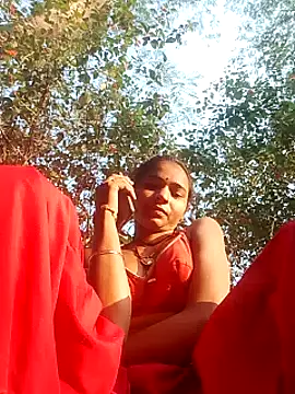 Snapshot of R_Roshni chatting on December 5, 2025, 2:21 am R Roshni online show from December 5, 2025, 2:21 am