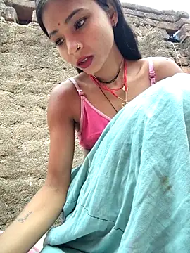 Snapshot of R_Roshni chatting on February 19, 2026, 1:57 am R Roshni online show from February 19, 2026, 1:57 am