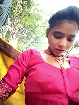 Snapshot of R_Roshni chatting on January 15, 2026, 1:42 am R Roshni online show from January 15, 2026, 1:42 am