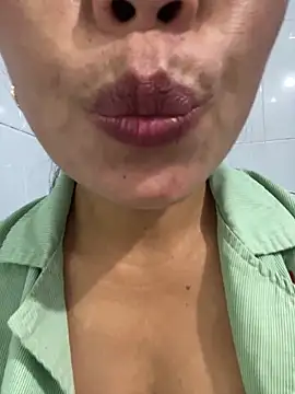 Snapshot of Milky-milk chatting on March 25, 2026, 12:55 am Milky-milk online show from March 25, 2026, 12:55 am