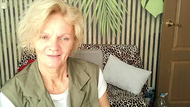 Zoe Steell online show from September 21, 2025, 6:29 am