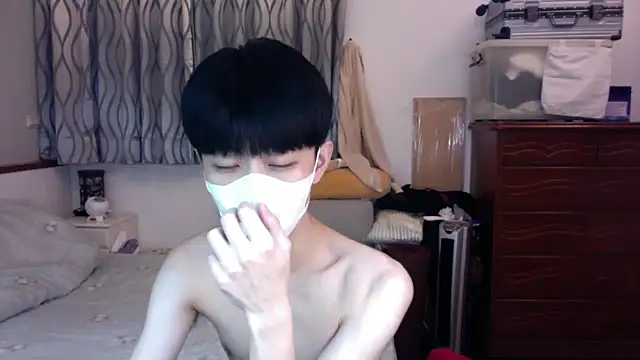 kai101010 online show from December 18, 2025, 2:32 pm