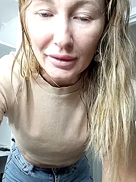 Risky-SquirtingGirl online show from September 21, 2025, 10:20 am