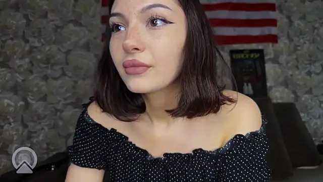 Snapshot of sweeet_strawberies chatting on November 23, 2025, 7:46 pm sweeet strawberies online show from November 23, 2025, 7:46 pm