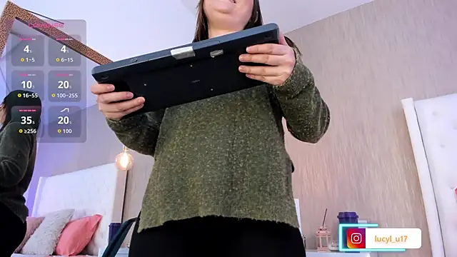 Snapshot of Lucy_Lu17 chatting on December 19, 2025, 3:03 pm Lucy Lu17 online show from December 19, 2025, 3:03 pm