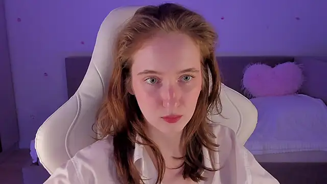 CrystalSoul  online show from November 3, 2025, 9:07 pm