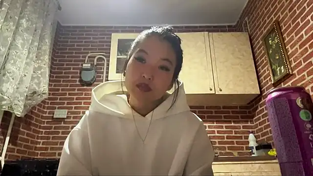 EmmaLeexth online show from November 20, 2025, 1:01 pm