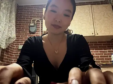 EmmaLeexth online show from September 24, 2025, 6:58 pm