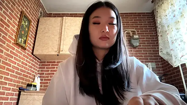 EmmaLeexth online show from March 26, 2026, 10:24 am