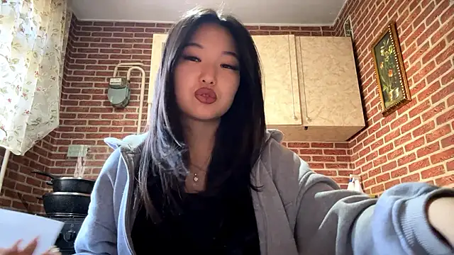 EmmaLeexth online show from March 25, 2026, 10:25 am