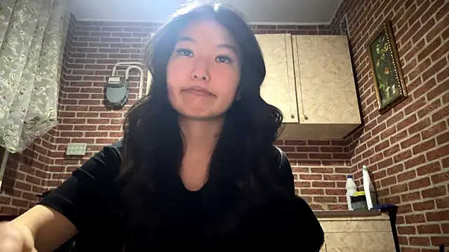 EmmaLeexth online show from February 12, 2026, 2:06 pm