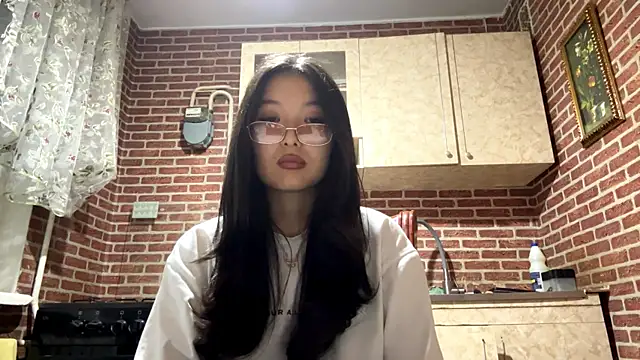 EmmaLeexth online show from October 3, 2025, 1:23 pm