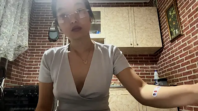 EmmaLeexth online show from September 27, 2025, 1:17 pm