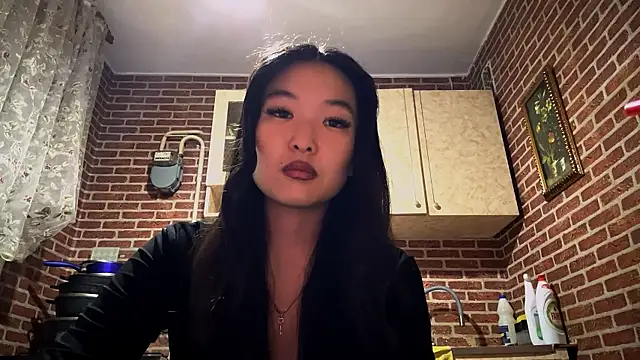 EmmaLeexth online show from December 14, 2025, 1:49 pm