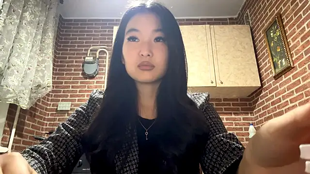 EmmaLeexth online show from October 30, 2025, 12:25 pm