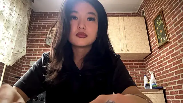 EmmaLeexth online show from March 9, 2026, 10:08 am