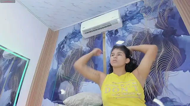 Anabacker01 online show from November 5, 2025, 7:39 pm