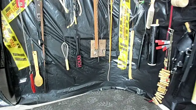 Snapshot of BDSM_MEDUZA chatting on April 6, 2026, 1:23 am BDSM MEDUZA online show from April 6, 2026, 1:23 am