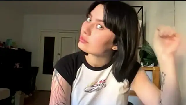 Snapshot of SeasonMezzenga chatting on September 22, 2025, 1:06 pm SeasonMezzenga online show from September 22, 2025, 1:06 pm