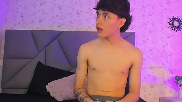 meganandtylerr19 online show from October 17, 2025, 3:43 am