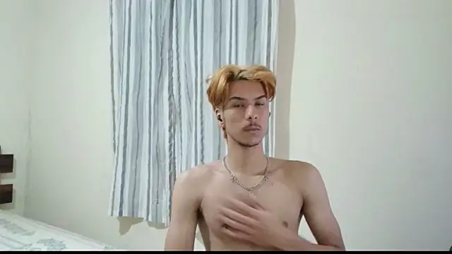 Snapshot of lipez07 chatting on October 22, 2025, 12:32 am lipez07 online show from October 22, 2025, 12:32 am