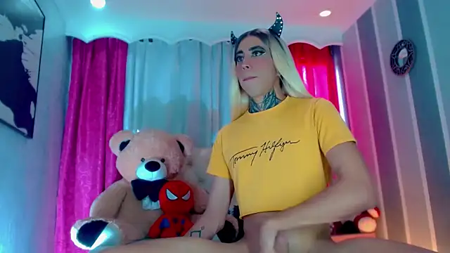 Julia Bulette1 online show from March 25, 2026, 2:05 pm