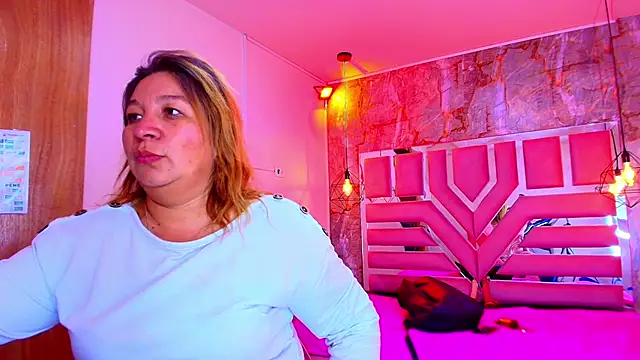 Snapshot of MaylinRosse_ chatting on December 18, 2025, 7:07 pm MaylinRosse online show from December 18, 2025, 7:07 pm