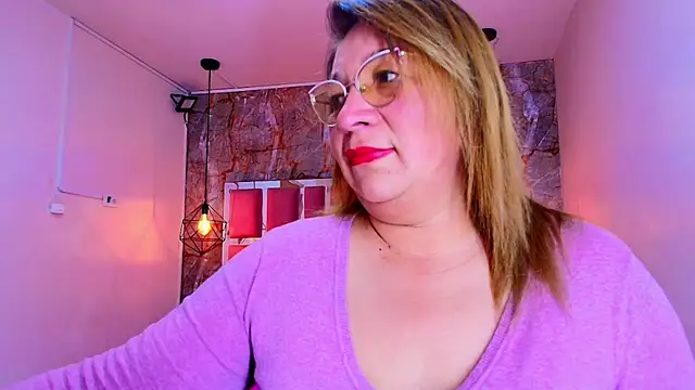 Snapshot of MaylinRosse_ chatting on January 17, 2026, 7:06 pm MaylinRosse online show from January 17, 2026, 7:06 pm