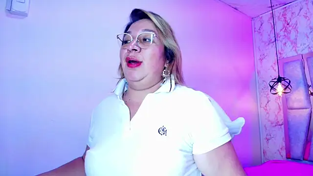 Snapshot of MaylinRosse_ chatting on October 28, 2025, 10:52 pm MaylinRosse online show from October 28, 2025, 10:52 pm