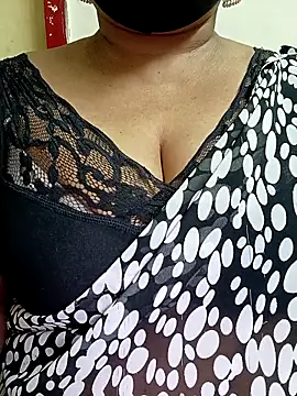 Snapshot of Maithili18 chatting on October 9, 2025, 8:09 pm Maithili18 online show from October 9, 2025, 8:09 pm