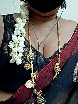 Snapshot of Maithili18 chatting on October 4, 2025, 11:06 pm Maithili18 online show from October 4, 2025, 11:06 pm