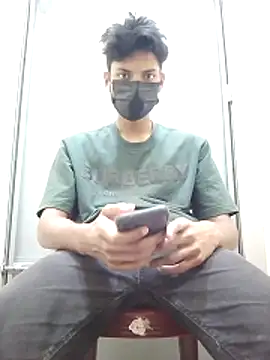 crish09 online show from May 25, 2026, 8:46 am