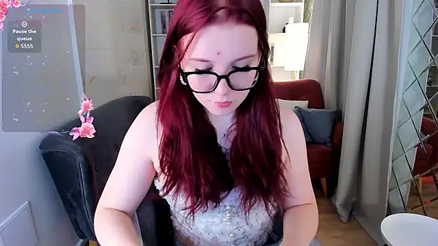 Layla Glam online show from March 11, 2026, 1:16 pm