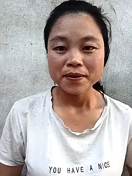 clara-cute online show from October 13, 2025, 9:55 am