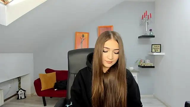 Snapshot of EllaClarke chatting on October 19, 2025, 10:51 am EllaClarke online show from October 19, 2025, 10:51 am