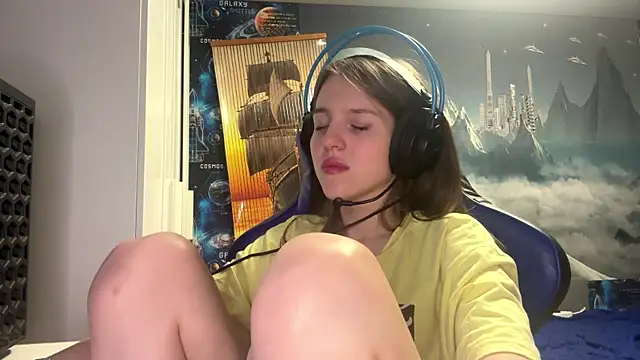 Snapshot of Elira_Breeze chatting on March 1, 2026, 4:40 pm Elira Breeze online show from March 1, 2026, 4:40 pm