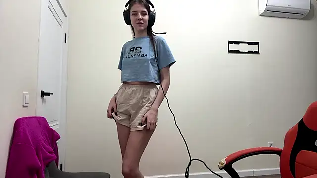 Snapshot of Elira_Breeze chatting on February 2, 2026, 12:37 pm Elira Breeze online show from February 2, 2026, 12:37 pm