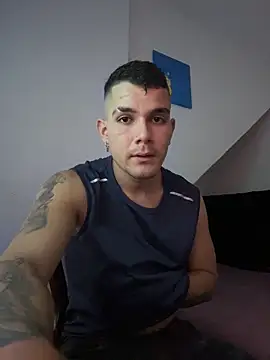 BooyHott  online show from December 1, 2025, 9:15 pm