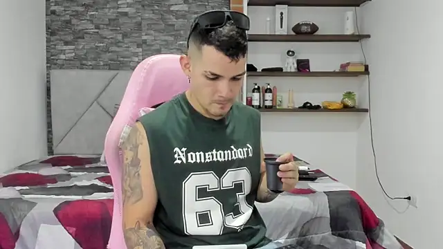 BooyHott  online show from February 11, 2026, 7:14 pm