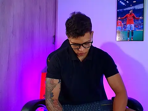 Snapshot of evan_greey chatting on October 7, 2025, 6:36 am evan greey online show from October 7, 2025, 6:36 am