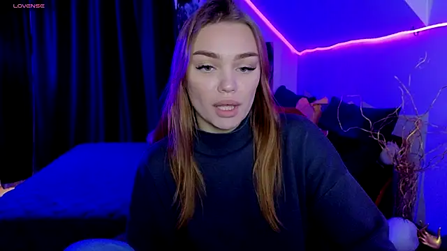 KitsyMoore online show from November 24, 2025, 1:11 pm