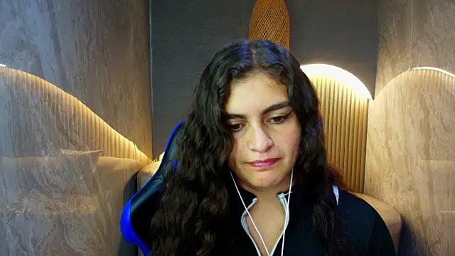 dany r  online show from November 11, 2025, 1:39 pm