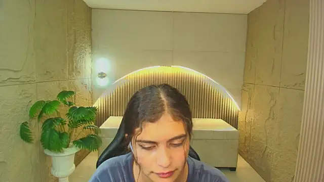 dany r  online show from December 18, 2025, 1:15 pm