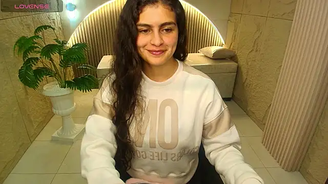 dany r  online show from October 3, 2025, 1:23 pm