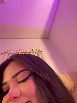 Mericute  online show from April 21, 2026, 2:51 am