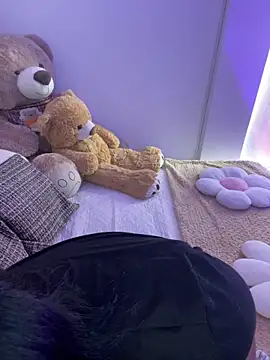 Mericute  online show from March 18, 2026, 1:42 am